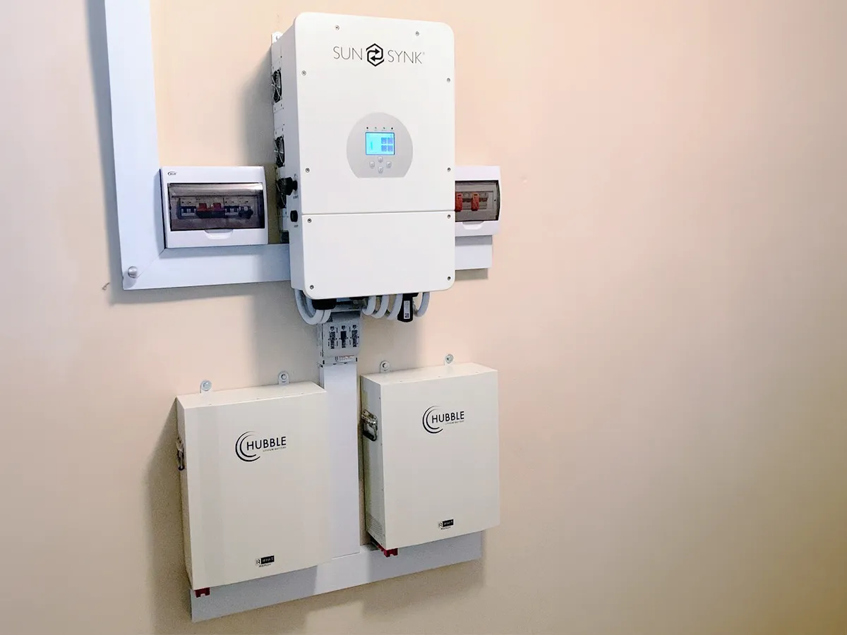 sunsynk-inverter-with-hubble-battery-home-solar-system